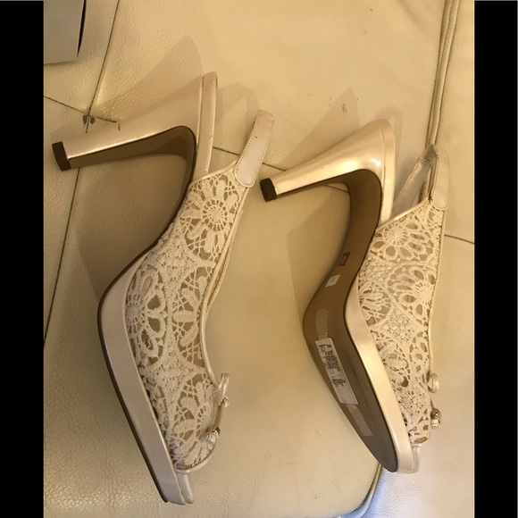 NEW Anne Klein Ivory Lace Shoes - Picture 8 of 13
